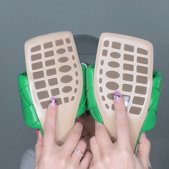 NEW in-box Bottega Veneta The Lido Flat Sandals 9.5 (Grass) Green 39.5EU - Picture 2 of 5